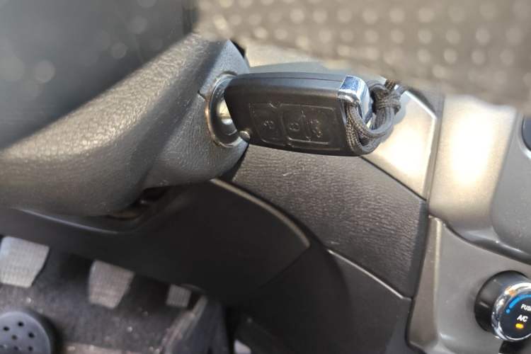 Used Geely Auto GX7 2015 Classic Edition 1.8L Manual Elite Model China V Standard Vehicle Key