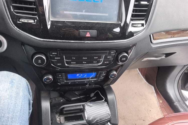 Used Geely Auto GX7 2015 Sports Edition 2.0L Automatic Prestige Model Audio And AC Panel