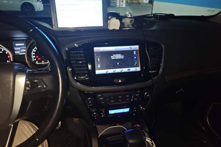 Used Geely Auto GX7 2015 Sports Edition 2.0L Automatic Luxury Upgrade Version China V Standard Audio And AC Panel