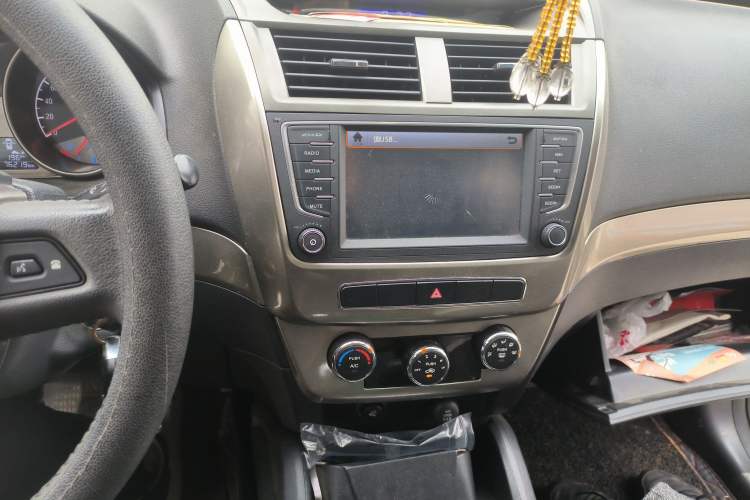 Used Geely Auto GX7 2015 Classic Edition 1.8L Manual Elite Model China V Standard Audio And AC Panel