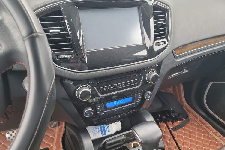 Used Geely Auto GX7 2015 Sports Edition 2.0L Automatic Luxury Model Audio And AC Panel