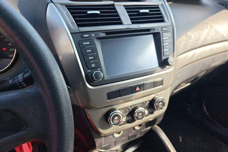 Used Geely Auto GX7 2015 Classic Edition 1.8L Manual Urban Model China IV Audio And AC Panel