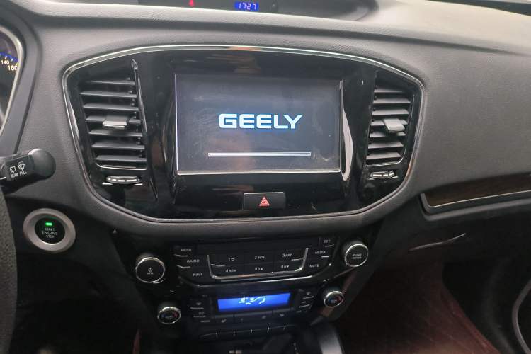 Used Geely Auto GX7 2015 Sports Edition 2.0L Automatic Prestige Model Audio And AC Panel