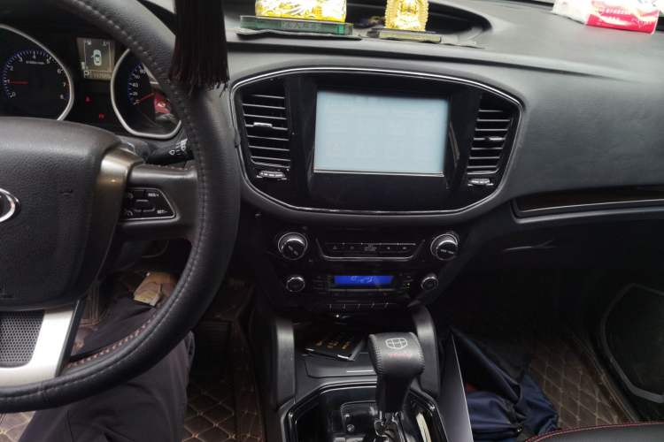Used Geely Auto GX7 2015 Sport Edition 2.0L Automatic Luxury Model Audio And AC Panel