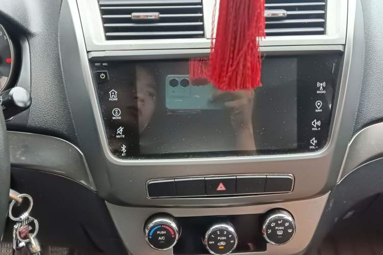 Used Geely Auto GX7 2015 Classic Edition 1.8L Manual Elite Model China V Standard Audio And AC Panel