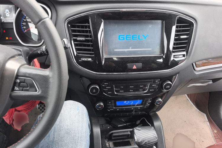 Used Geely Auto GX7 2015 Sports Edition 2.0L Automatic Prestige Model Center Console