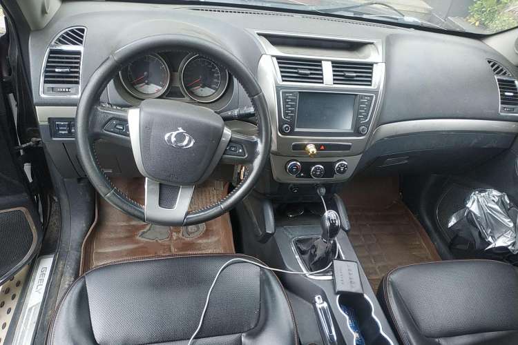 Used Geely Auto GX7 2015 Classic Edition 1.8L Manual Elite Model China V Standard Center Console