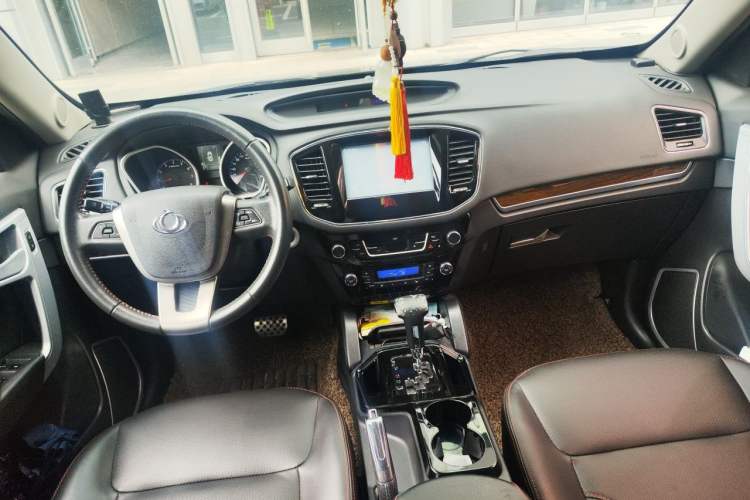 Used Geely Auto GX7 2015 Sport Edition 2.0L Automatic Luxury Model Center Console