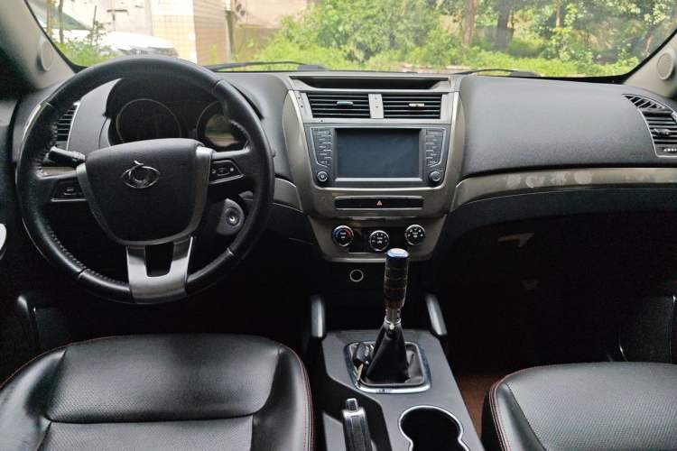 Used Geely Auto GX7 2015 Classic Edition 1.8L Manual Elite Model China V Standard Center Console