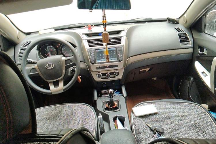 Used Geely Auto GX7 2015 Classic Edition 1.8L Manual Urban Model China IV Center Console
