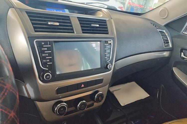 Used Geely Auto GX7 2015 Classic Edition 1.8L Manual Urban Model China IV Center Console
