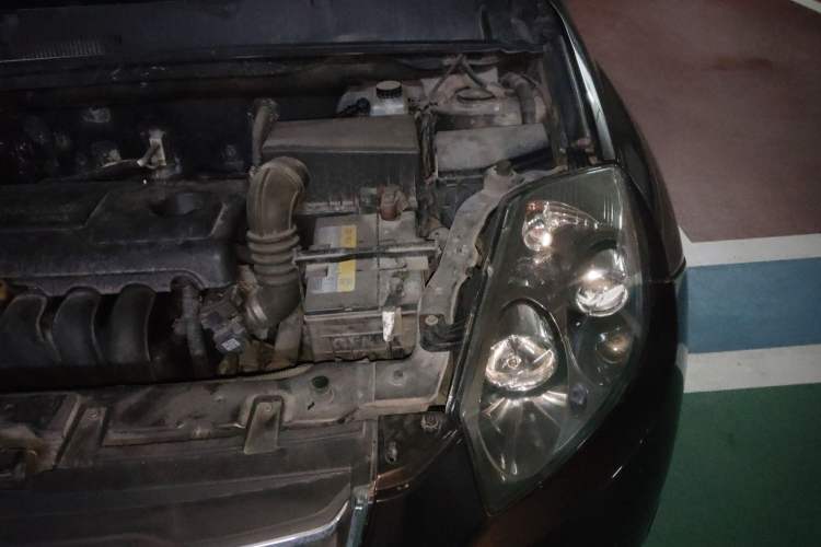 Used Geely Auto GX7 2015 Classic Edition 1.8L Manual Elite Model China IV Engine Bay Left