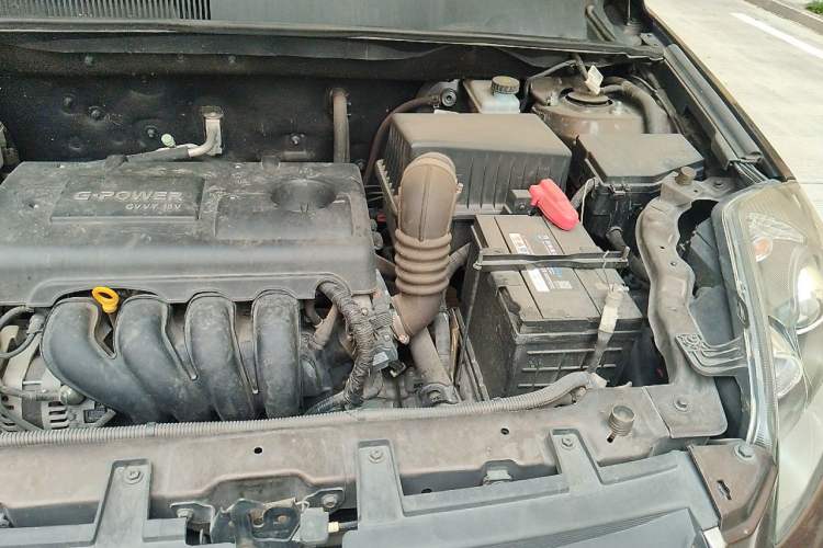 Used Geely Auto GX7 2015 Classic Edition 1.8L Manual Urban Model China IV Engine Bay Left