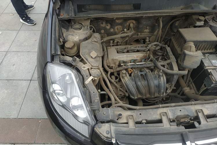 Used Geely Auto GX7 2015 Classic Edition 1.8L Manual Elite Model China V Standard Engine Bay Right