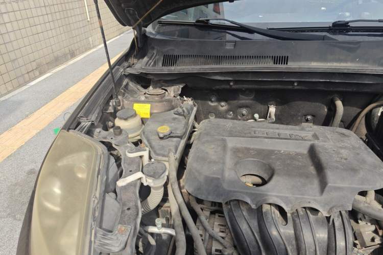 Used Geely Auto GX7 2015 Classic Edition 1.8L Manual Urban Model China V Standard Engine Bay Right