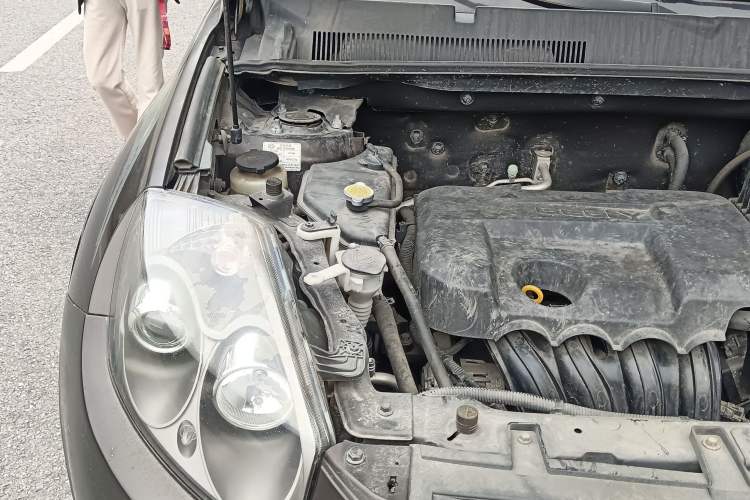 Used Geely Auto GX7 2015 Classic Edition 1.8L Manual Elite Model China V Standard Engine Bay Right