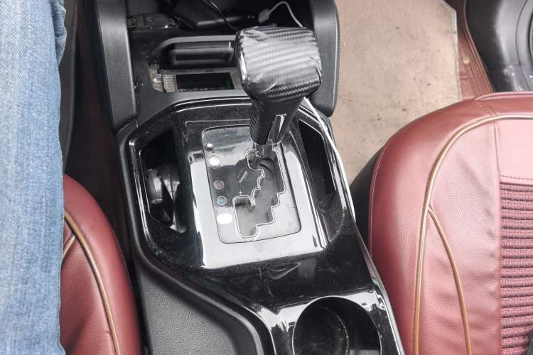 Used Geely Auto GX7 2015 Sports Edition 2.0L Automatic Prestige Model Gear Lever