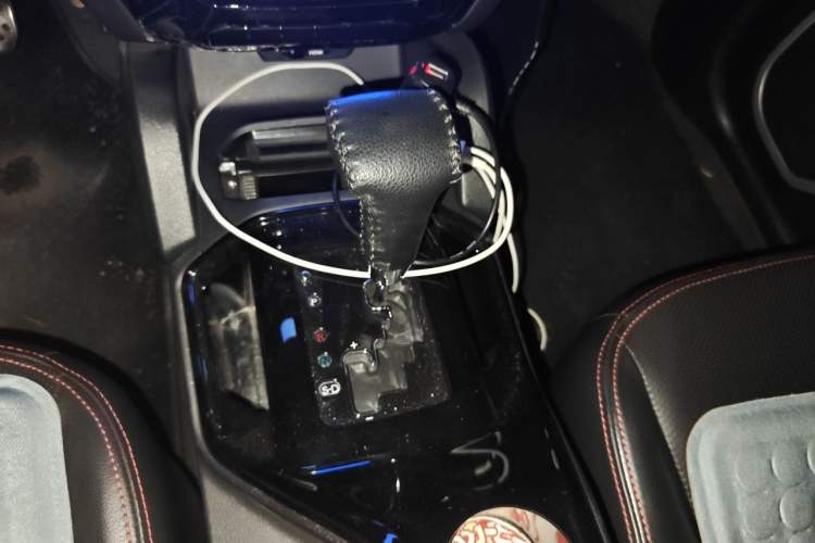 Used Geely Auto GX7 2015 Sports Edition 2.0L Automatic Luxury Upgrade Version China V Standard Gear Lever