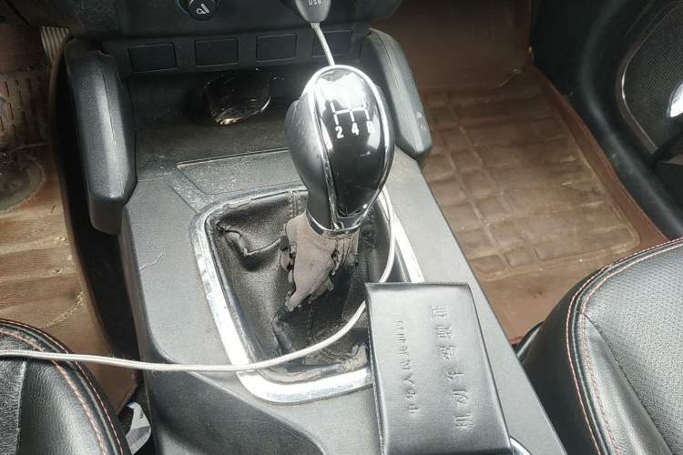 Used Geely Auto GX7 2015 Classic Edition 1.8L Manual Elite Model China V Standard Gear Lever