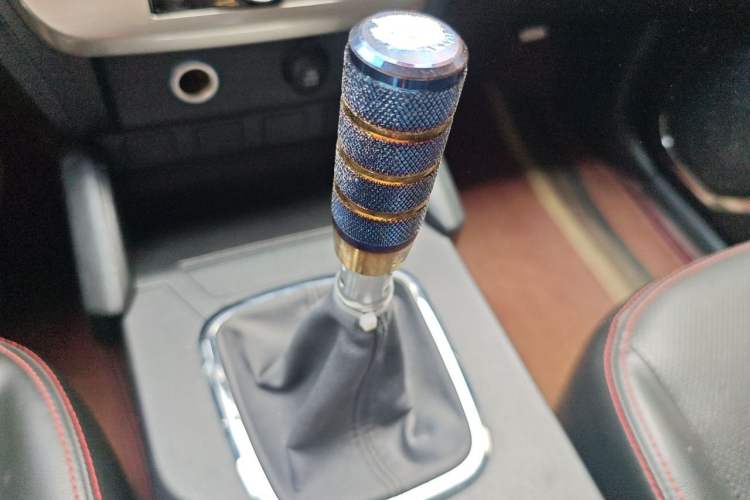 Used Geely Auto GX7 2015 Classic Edition 1.8L Manual Elite Model China V Standard Gear Lever