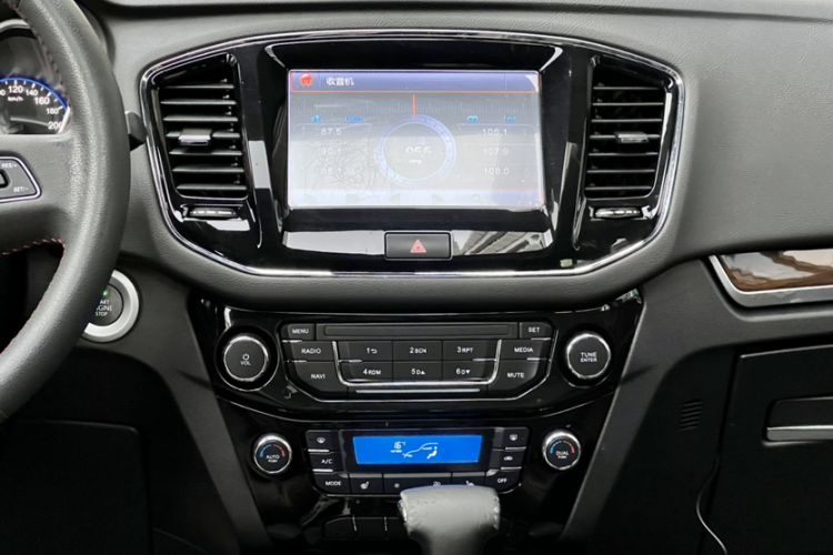 Used Geely Auto GX7 2015 Sports Edition 2.0L Automatic Prestige Model Interior 1