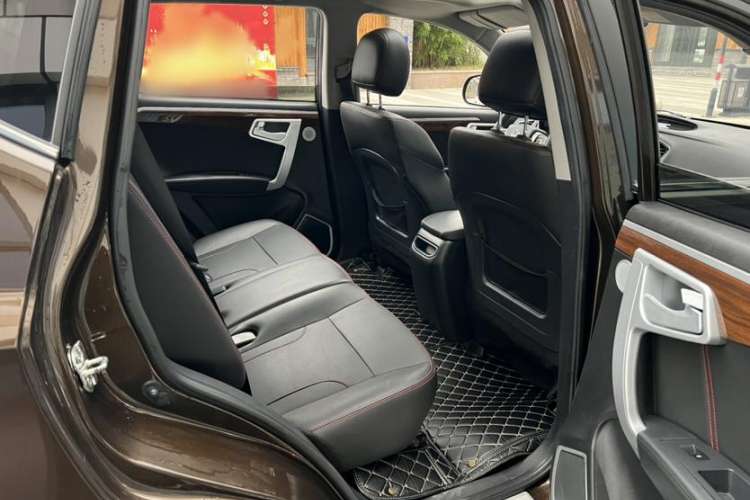 Used Geely Auto GX7 2015 Sports Edition 2.0L Automatic Prestige Model Interior 5