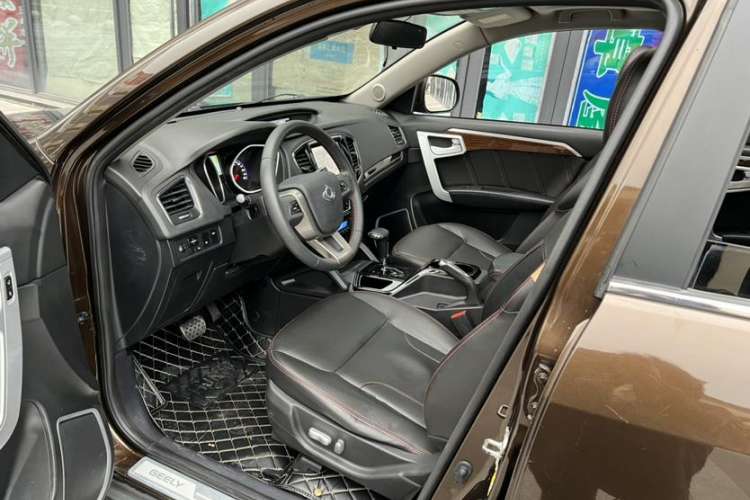 Used Geely Auto GX7 2015 Sports Edition 2.0L Automatic Prestige Model Interior 9