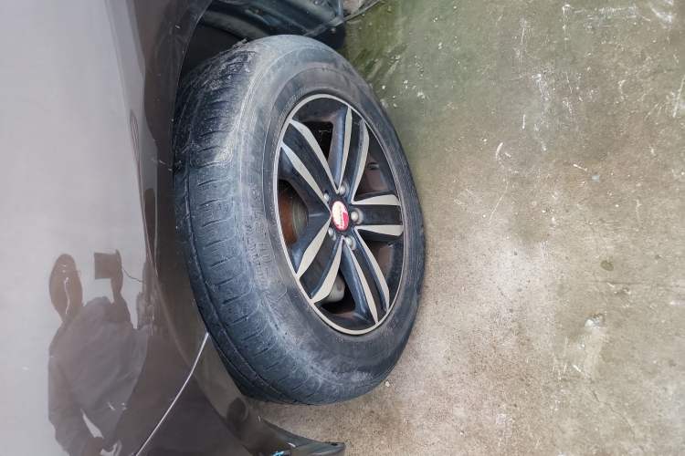 Used Geely Auto GX7 2015 Sports Edition 2.0L Automatic Luxury Model Left Front Wheel Hub
