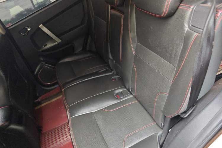 Used Geely Auto GX7 2015 Classic Edition 1.8L Manual Elite Model China V Standard Left Rear Seat