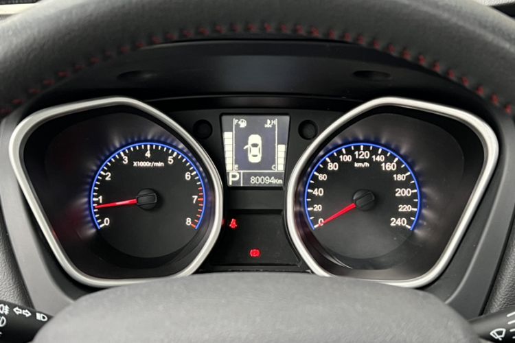 Used Geely Auto GX7 2015 Sports Edition 2.0L Automatic Prestige Model Odometer Close Up
