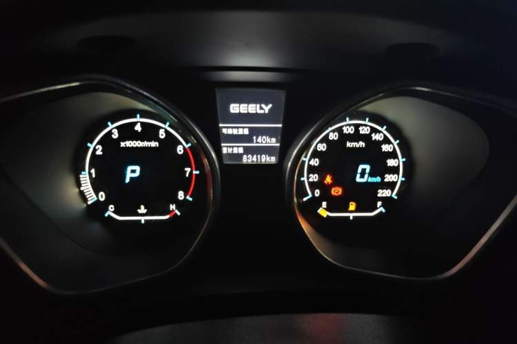 Used Geely Auto GX7 2015 Sports Edition 2.0L Automatic Luxury Upgrade Version China V Standard Odometer Close Up