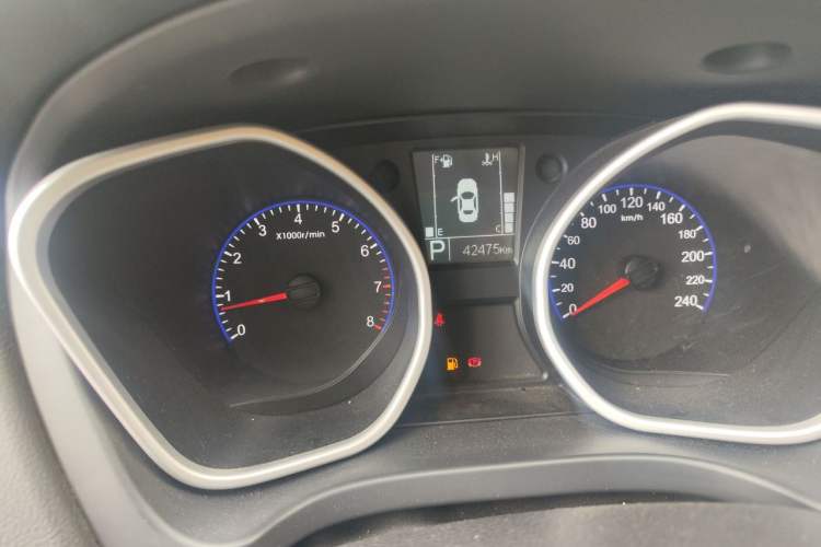 Used Geely Auto GX7 2015 Sport Edition 2.0L Automatic Luxury Model Odometer Close Up