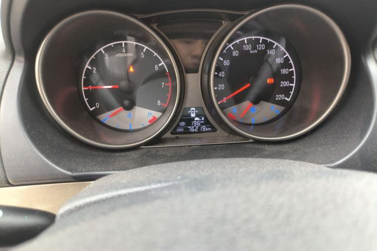 Used Geely Auto GX7 2015 Classic Edition 1.8L Manual Elite Model China V Standard Odometer Close Up