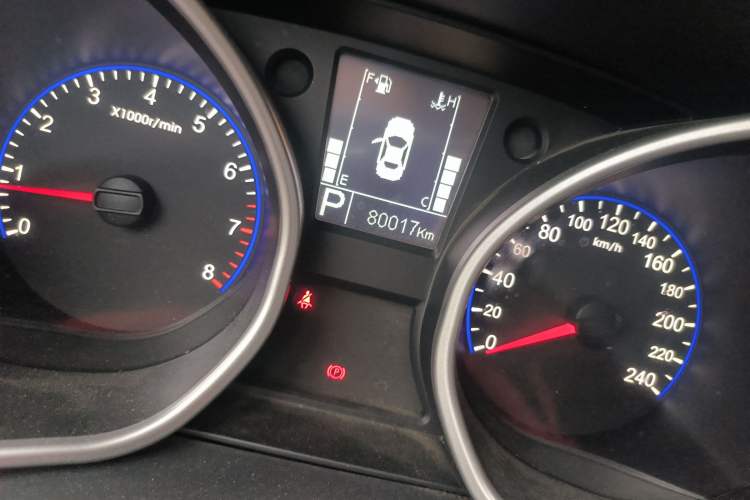 Used Geely Auto GX7 2015 Sports Edition 2.0L Automatic Prestige Model Odometer Close Up