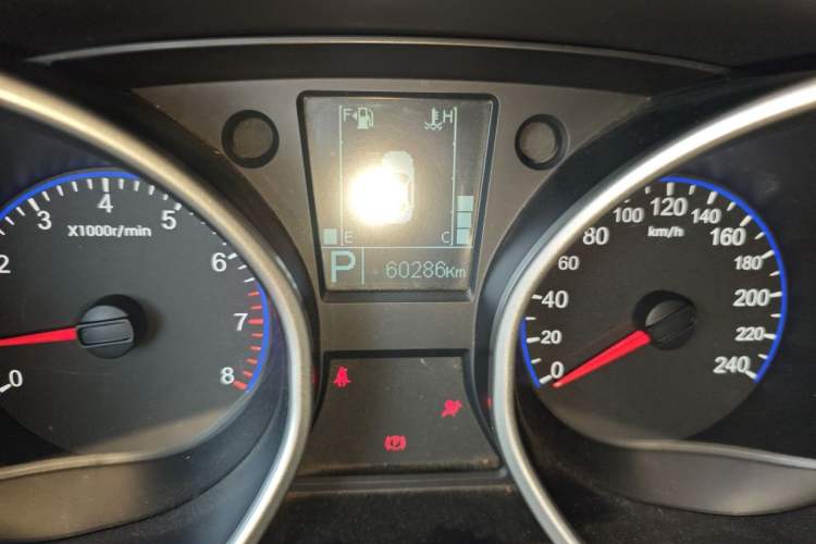 Used Geely Auto GX7 2015 Sports Edition 2.0L Automatic Prestige Model Odometer Close Up