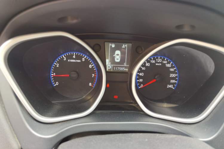 Used Geely Auto GX7 2015 Sport Edition 2.0L Automatic Luxury Model Odometer Close Up
