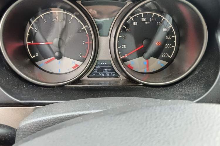 Used Geely Auto GX7 2015 Classic Edition 1.8L Manual Elite Model China V Standard Odometer Close Up