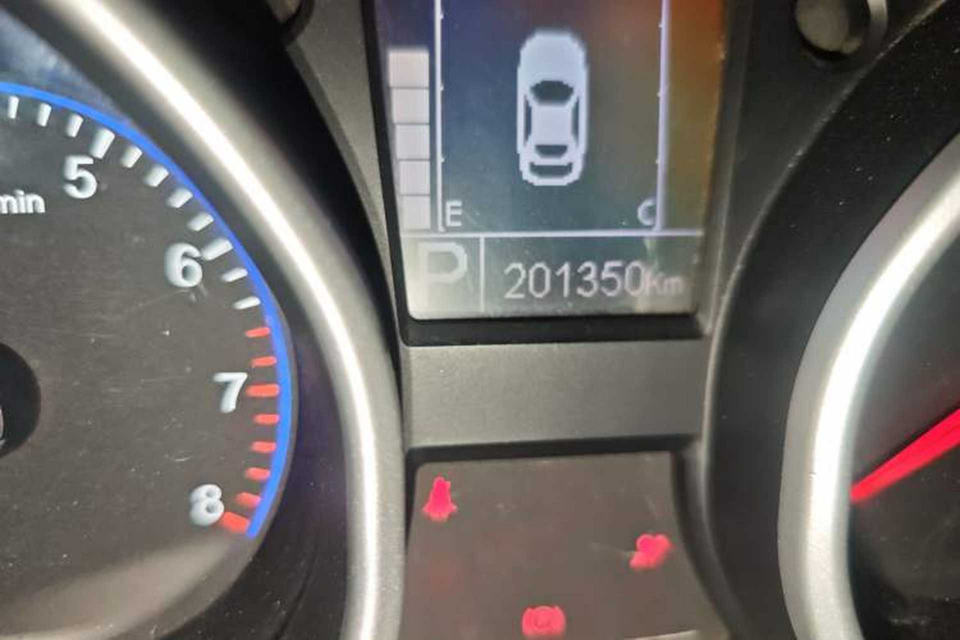 Used Geely Auto GX7 2015 Sports Edition 2.0L Automatic Luxury Model Odometer Close Up