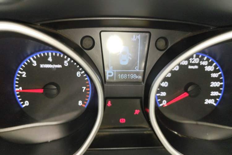 Used Geely Auto GX7 2015 Sports Edition 2.0L Automatic Prestige Model Odometer Close Up