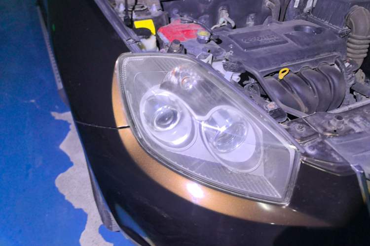 Used Geely Auto GX7 2015 Classic Edition 1.8L Manual New Urban Upgrade Version China IV Standard Right Front Headlight