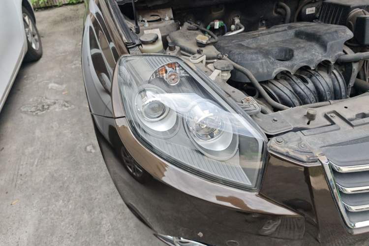 Used Geely Auto GX7 2015 Classic Edition 1.8L Manual Elite Model China V Standard Right Front Headlight
