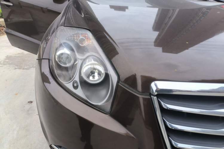 Used Geely Auto GX7 2015 Classic Edition 1.8L Manual Elite Model China V Standard Right Front Headlight