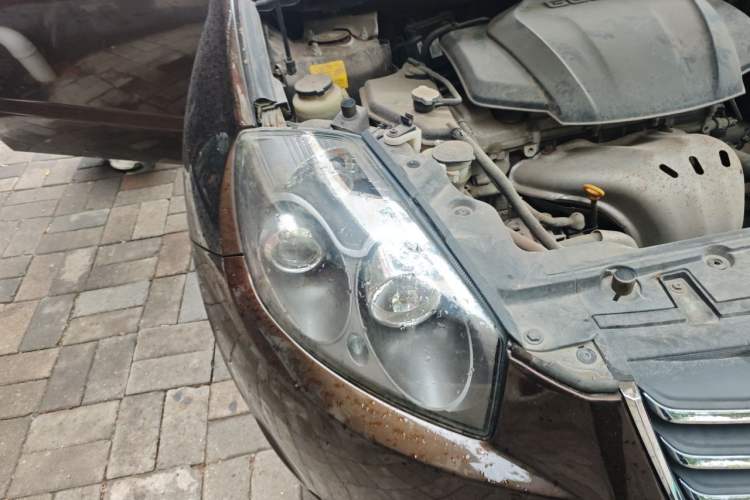 Used Geely Auto GX7 2015 Sports Edition 2.0L Automatic Prestige Model Right Front Headlight