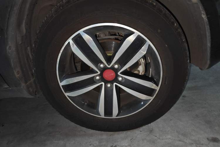 Used Geely Auto GX7 2015 Sports Edition 2.0L Automatic Luxury Upgrade Version China V Standard Right Front Wheel Hub