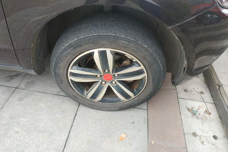 Used Geely Auto GX7 2015 Classic Edition 1.8L Manual Elite Model China V Standard Right Front Wheel Hub