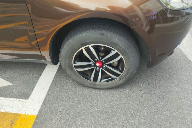 Used Geely Auto GX7 2015 Sport Edition 2.0L Automatic Luxury Model Right Front Wheel Hub