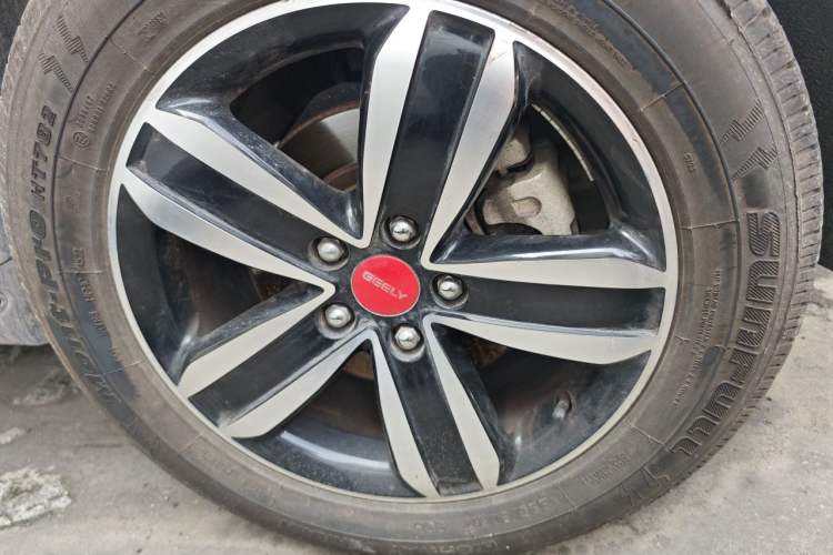 Used Geely Auto GX7 2015 Classic Edition 1.8L Manual Elite Model China V Standard Right Front Wheel Hub