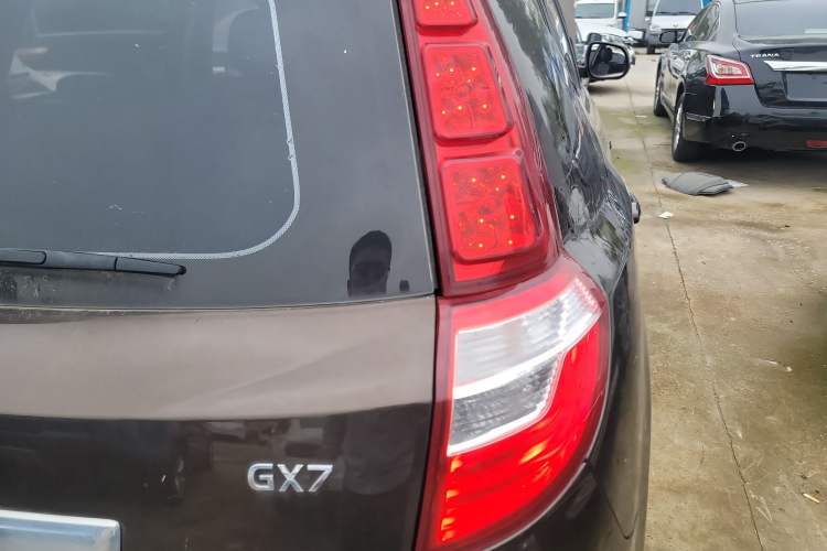 Used Geely Auto GX7 2015 Sports Edition 2.0L Automatic Luxury Model Right Rear Taillight