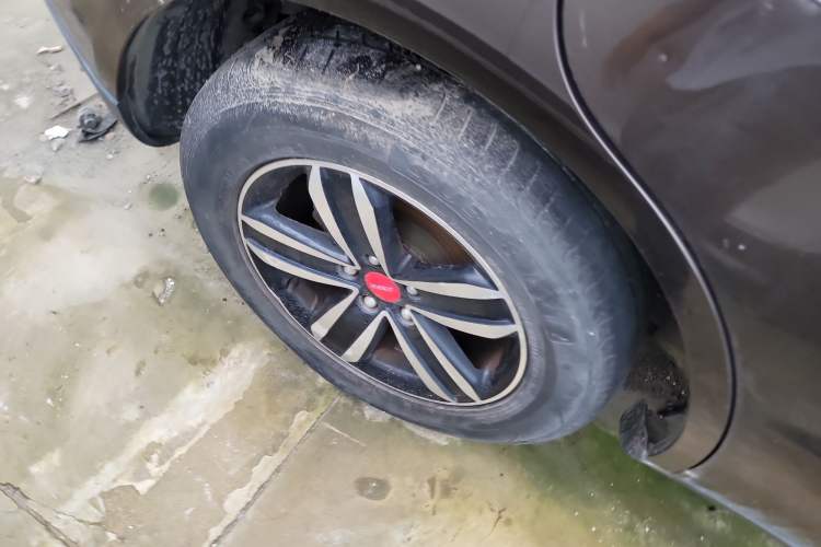Used Geely Auto GX7 2015 Sports Edition 2.0L Automatic Luxury Model Right Rear Wheel Hub