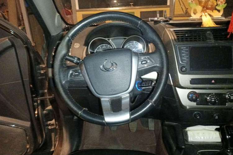 Used Geely Auto GX7 2015 Classic Edition 1.8L Manual New Urban Upgrade Version China V Standard Steering Wheel